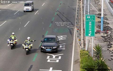 8月1日,深圳交警正式对深圳首条多乘员车道(hov车道)开始执法,首周内